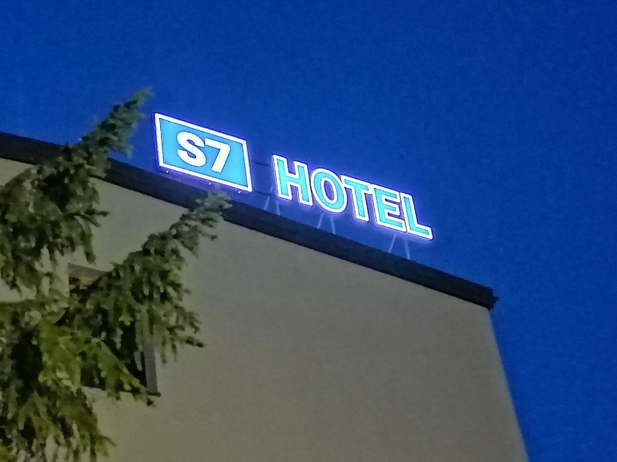 S7 Hotel เคียลเซ ภายนอก รูปภาพ